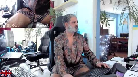 Snapshot of topalphaboss chatting on 10/05/25, 04:27 topalphaboss online show from 10/05/25, 04:27