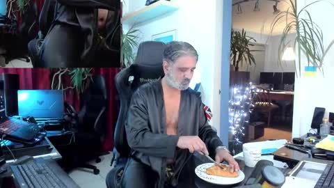 Snapshot of topalphaboss chatting on 10/24/25, 10:28 topalphaboss online show from 10/24/25, 10:28