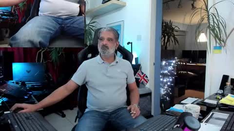 Snapshot of topalphaboss chatting on 10/25/25, 05:51 topalphaboss online show from 10/25/25, 05:51