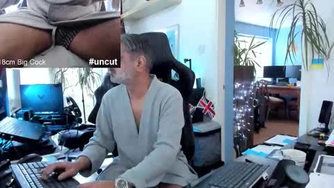 Snapshot of topalphaboss chatting on 11/02/25, 11:23 topalphaboss online show from 11/02/25, 11:23