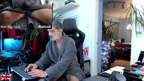 Snapshot of topalphaboss chatting on 11/16/25, 04:45 topalphaboss online show from 11/16/25, 04:45