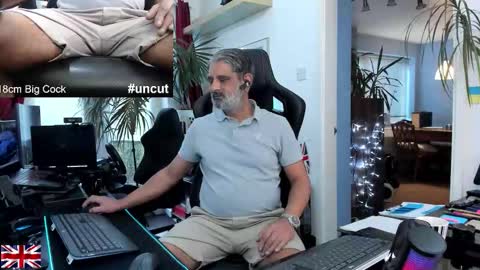 Snapshot of topalphaboss chatting on 11/18/25, 03:49 topalphaboss online show from 11/18/25, 03:49