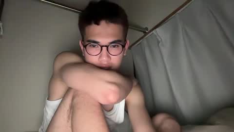 Snapshot of toshikaro0 chatting on 01/13/25, 04:19 Karo online show from 01/13/25, 04:19