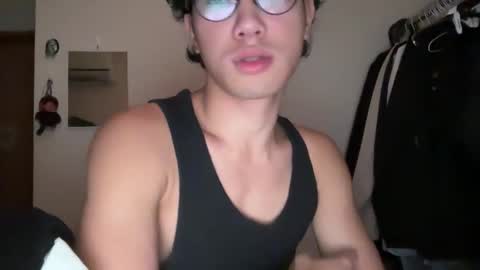 Snapshot of toshikaro0 chatting on 11/13/25, 04:55 Karo online show from 11/13/25, 04:55