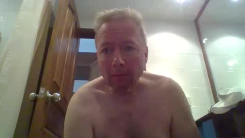 Snapshot of tosimies69 chatting on 09/23/25, 05:10 tosimies69 online show from 09/23/25, 05:10