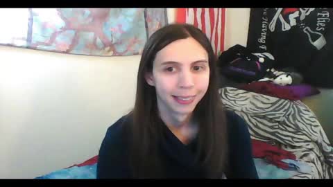 Snapshot of totalfuckingadorable chatting on 01/08/25, 04:02 Luna online show from 01/08/25, 04:02