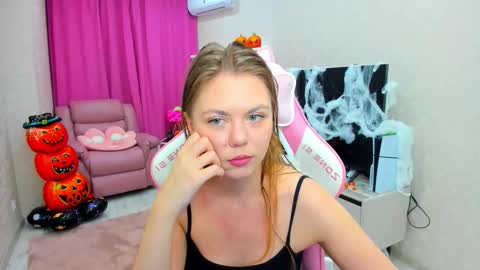 Snapshot of touch_the_heart chatting on 11/06/25, 03:29 Touch The Heart online show from 11/06/25, 03:29