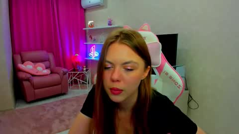 Snapshot of touch_the_heart chatting on 11/12/25, 04:02 Touch The Heart online show from 11/12/25, 04:02