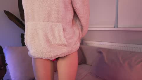 Bella online show from 01/25/25, 01:19