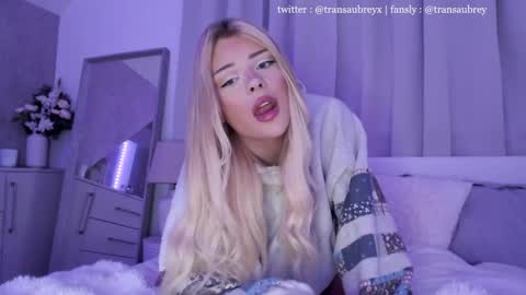 aubrey 3 online show from 10/17/25, 08:22