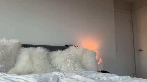 transfrmgirl98 online show from 11/18/25, 09:52