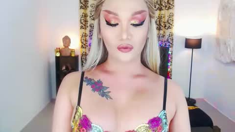 KYLIE BELLA  TS online show from 09/16/25, 07:09