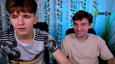 Snapshot of travis_wolf_ chatting on 10/12/25, 07:24 Travis online show from 10/12/25, 07:24