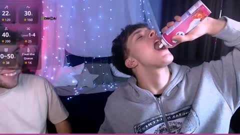 Snapshot of travis_wolf_ chatting on 11/12/25, 07:57 Travis online show from 11/12/25, 07:57