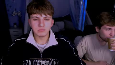 Snapshot of travis_wolf_ chatting on 11/19/25, 08:20 Travis online show from 11/19/25, 08:20