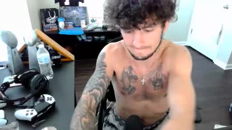 Snapshot of travishupp1 chatting on 10/21/25, 07:14 Trav online show from 10/21/25, 07:14