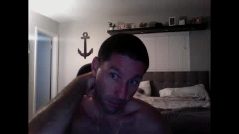 Snapshot of traviskenn chatting on 12/18/24, 12:40 TravisKenn online show from 12/18/24, 12:40