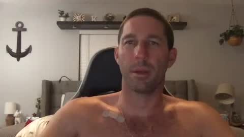 Snapshot of traviskenn chatting on 01/03/25, 11:33 TravisKenn online show from 01/03/25, 11:33