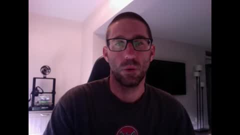 Snapshot of traviskenn chatting on 03/06/25, 01:03 TravisKenn online show from 03/06/25, 01:03