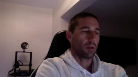 Snapshot of traviskenn chatting on 03/11/25, 11:44 TravisKenn online show from 03/11/25, 11:44