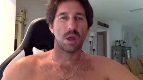 Snapshot of traviskenn chatting on 09/15/25, 06:52 TravisKenn online show from 09/15/25, 06:52