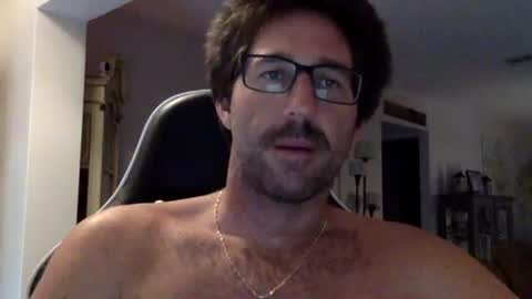 Snapshot of traviskenn chatting on 09/16/25, 11:33 TravisKenn online show from 09/16/25, 11:33