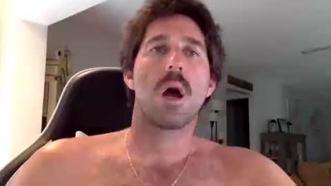 Snapshot of traviskenn chatting on 09/22/25, 06:43 TravisKenn online show from 09/22/25, 06:43
