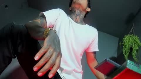 TRAV - INDEPENDENT MODEL online show from 10/23/25, 01:49