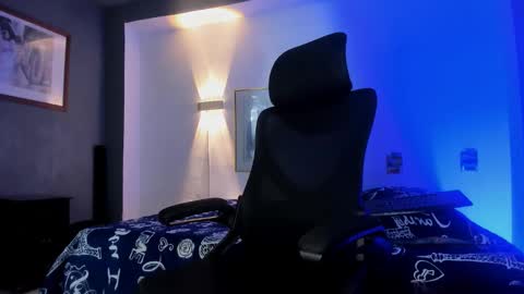 TRAV - INDEPENDENT MODEL online show from 11/14/25, 10:25