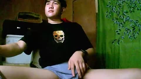 Snapshot of trebz_01 chatting on 11/18/25, 04:44 trebz_01 online show from 11/18/25, 04:44