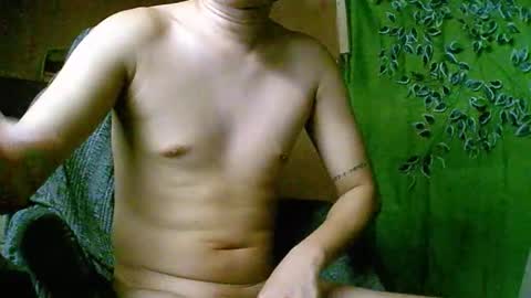 Snapshot of trebz_01 chatting on 11/19/25, 04:51 trebz_01 online show from 11/19/25, 04:51