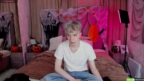 TrevorBenson online show from 10/28/25, 03:21