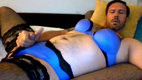 Snapshot of triciawu22 chatting on 09/15/25, 03:06 triciawu22 online show from 09/15/25, 03:06