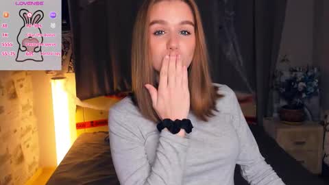 Snapshot of trinahillier chatting on 11/06/25, 07:15 Bubbles online show from 11/06/25, 07:15