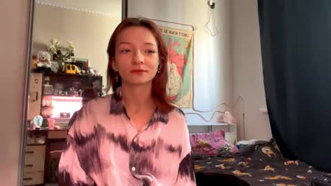 Snapshot of trinamcglade chatting on 11/26/25, 09:32 trinamcglade online show from 11/26/25, 09:32