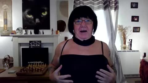 Snapshot of trinity1011 chatting on 10/21/25, 07:09 trinity1011 online show from 10/21/25, 07:09