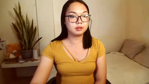 Snapshot of trishakera chatting on 12/27/24, 02:43 trisha online show from 12/27/24, 02:43