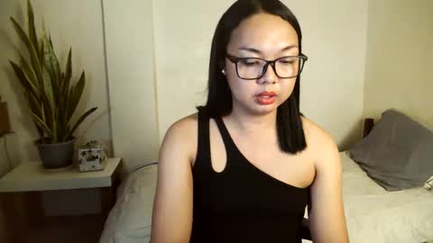 Snapshot of trishakera chatting on 01/16/25, 10:53 trisha online show from 01/16/25, 10:53