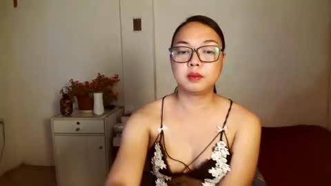 Snapshot of trishakera chatting on 02/14/25, 03:00 trisha online show from 02/14/25, 03:00