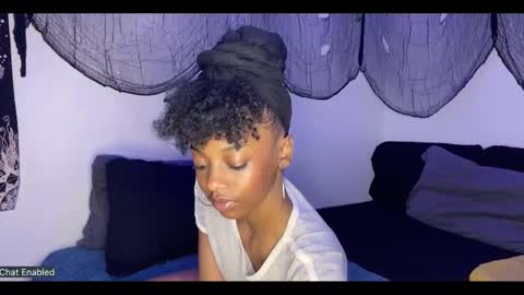Snapshot of trixie_luv chatting on 09/18/25, 12:40 trixie_luv online show from 09/18/25, 12:40