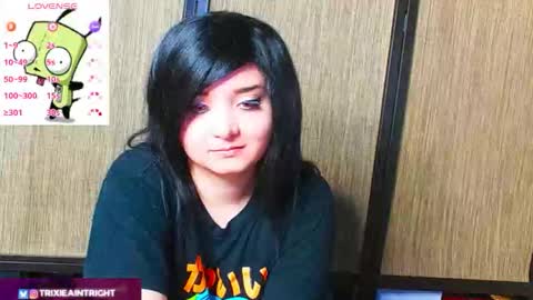 trixiedoescamcam online show from 10/02/25, 12:17