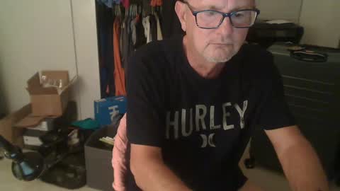 Snapshot of troffer1020 chatting on 12/18/24, 02:53 Troffer online show from 12/18/24, 02:53