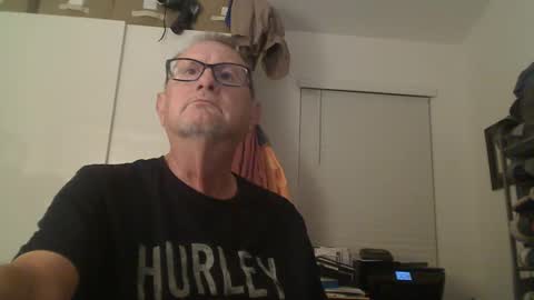 Snapshot of troffer1020 chatting on 02/26/25, 04:14 Troffer online show from 02/26/25, 04:14