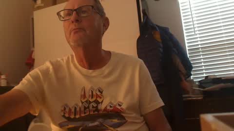 Snapshot of troffer1020 chatting on 09/18/25, 10:12 Troffer online show from 09/18/25, 10:12