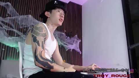 Troy online show from 10/23/25, 07:34