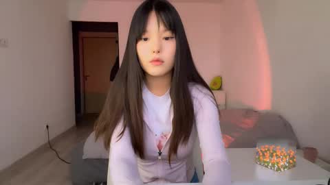 Snapshot of troyfarace chatting on 10/28/25, 01:25 Yumi  online show from 10/28/25, 01:25