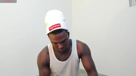 Snapshot of troykhalil chatting on 11/18/25, 01:33 Troy Khalil online show from 11/18/25, 01:33