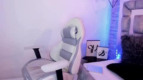 Snapshot of truelove_art chatting on 12/13/24, 03:32 online show from 12/13/24, 03:32