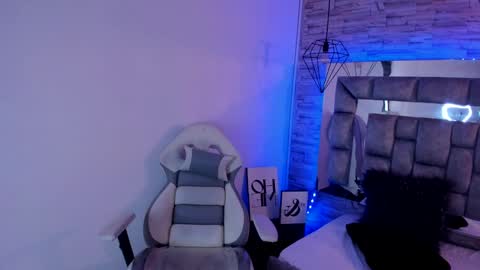 Snapshot of truelove_art chatting on 12/17/24, 11:49 online show from 12/17/24, 11:49