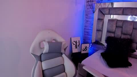 Snapshot of truelove_art chatting on 12/17/24, 02:55 online show from 12/17/24, 02:55